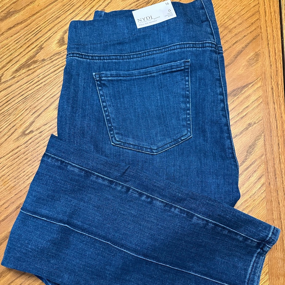 NYDJ NWT - Blue Pull on - Skinny Jeans